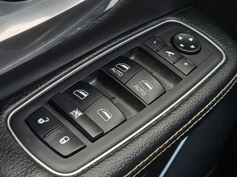 Used 2019 RAM 1500 Laramie image 27