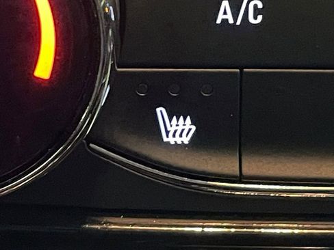 Used 2024 Chevrolet TrailBlazer RS w/ Driver Confidence Package image 32