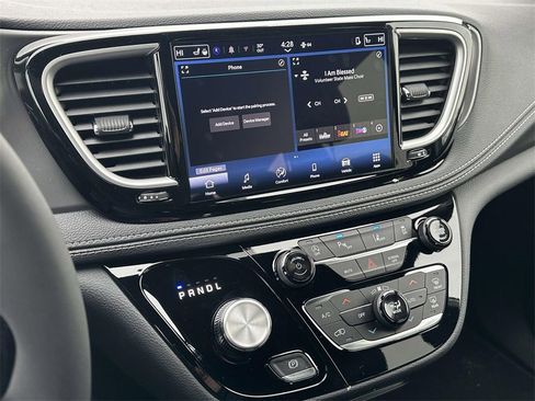 New 2026 Chrysler Pacifica Select image 15