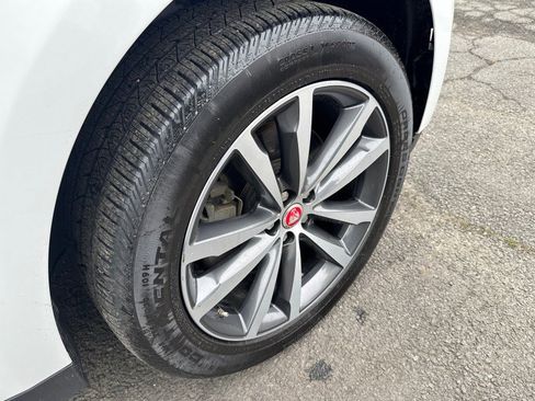 Used 2017 Jaguar F-PACE Prestige image 34