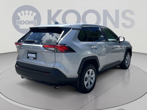 Used 2023 Toyota RAV4 LE AWD/4WD image 7