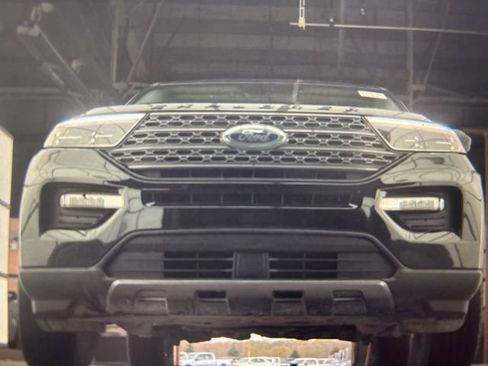 Used 2024 Ford Explorer XLT w/ Equipment Group 202A AWD/4WD image 8