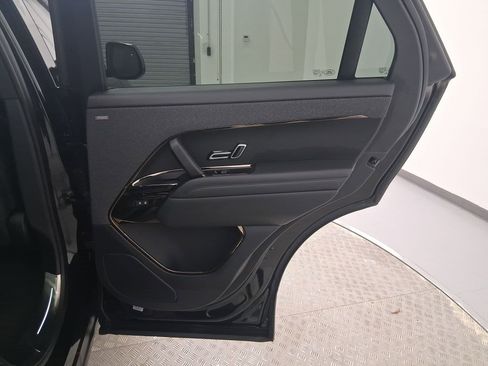 Used 2025 Land Rover Range Rover Sport SE image 32