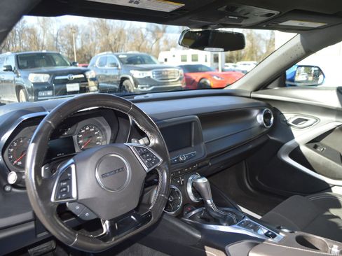 Used 2018 Chevrolet Camaro LT image 15