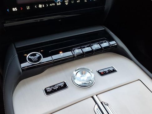 New 2025 Lincoln Navigator Reserve w/ Jet Appearance Package AWD/4WD image 17