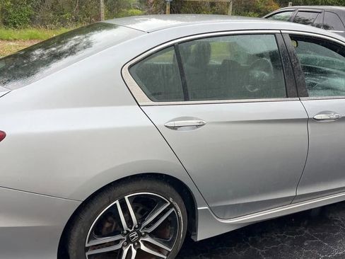Used 2017 Honda Accord Sport image 9