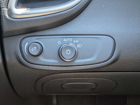 Used 2022 Chevrolet Trax LT AWD/4WD image 14