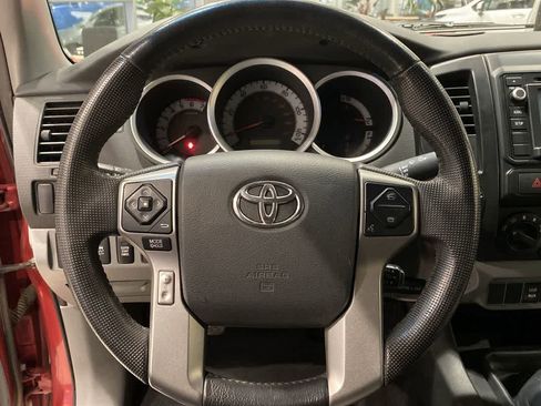 Used 2014 Toyota Tacoma 4x4 w/ Convenience Package image 16