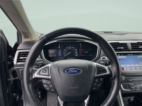 Used 2017 Ford Fusion SE w/ Equipment Group 201A FWD image 17