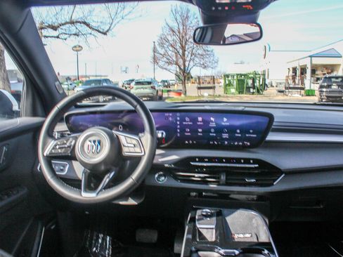 Used 2025 Buick Enclave Preferred AWD/4WD image 15