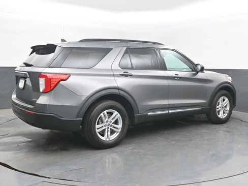 Used 2022 Ford Explorer XLT AWD/4WD image 7