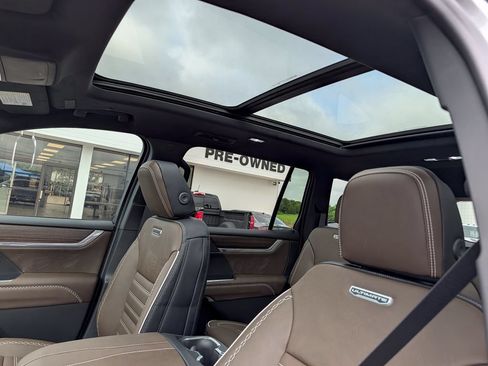 New 2026 GMC Acadia Denali Ultimate w/ LPO, Floor Liner Package AWD/4WD image 25