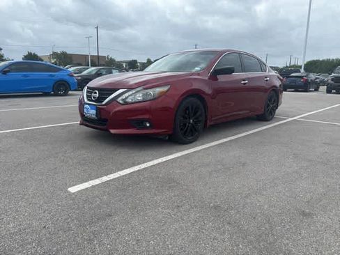 Used 2017 Nissan Altima 2.5 SR w/ Midnight Edition Package FWD image 1