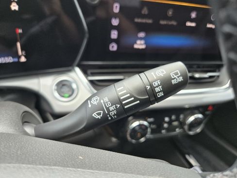 Used 2025 Chevrolet Trax LT w/ LT Convenience Package FWD image 19