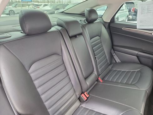 Used 2016 Ford Fusion SE w/ Equipment Group 202A image 21