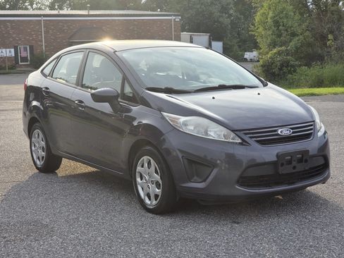 Used 2012 Ford Fiesta S FWD image 3