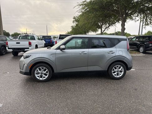 Used 2025 Kia Soul LX w/ LX Technology Package FWD image 2