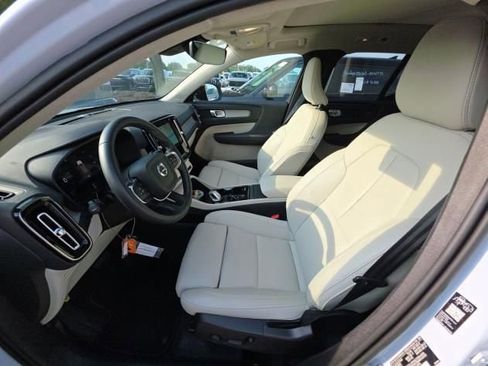 Used 2026 Volvo XC40 B5 Plus AWD/4WD image 5
