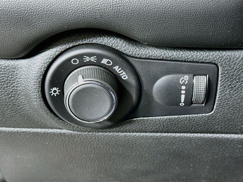 Used 2025 Dodge Durango GT RWD image 16