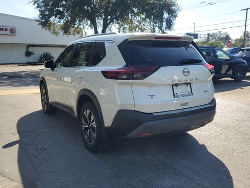 Used 2023 Nissan Rogue SV w/ SV Premium B Package image 5