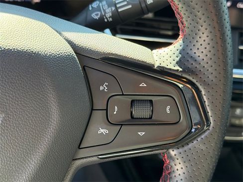 Used 2024 Chevrolet Trax RS w/ Sunroof Package image 25