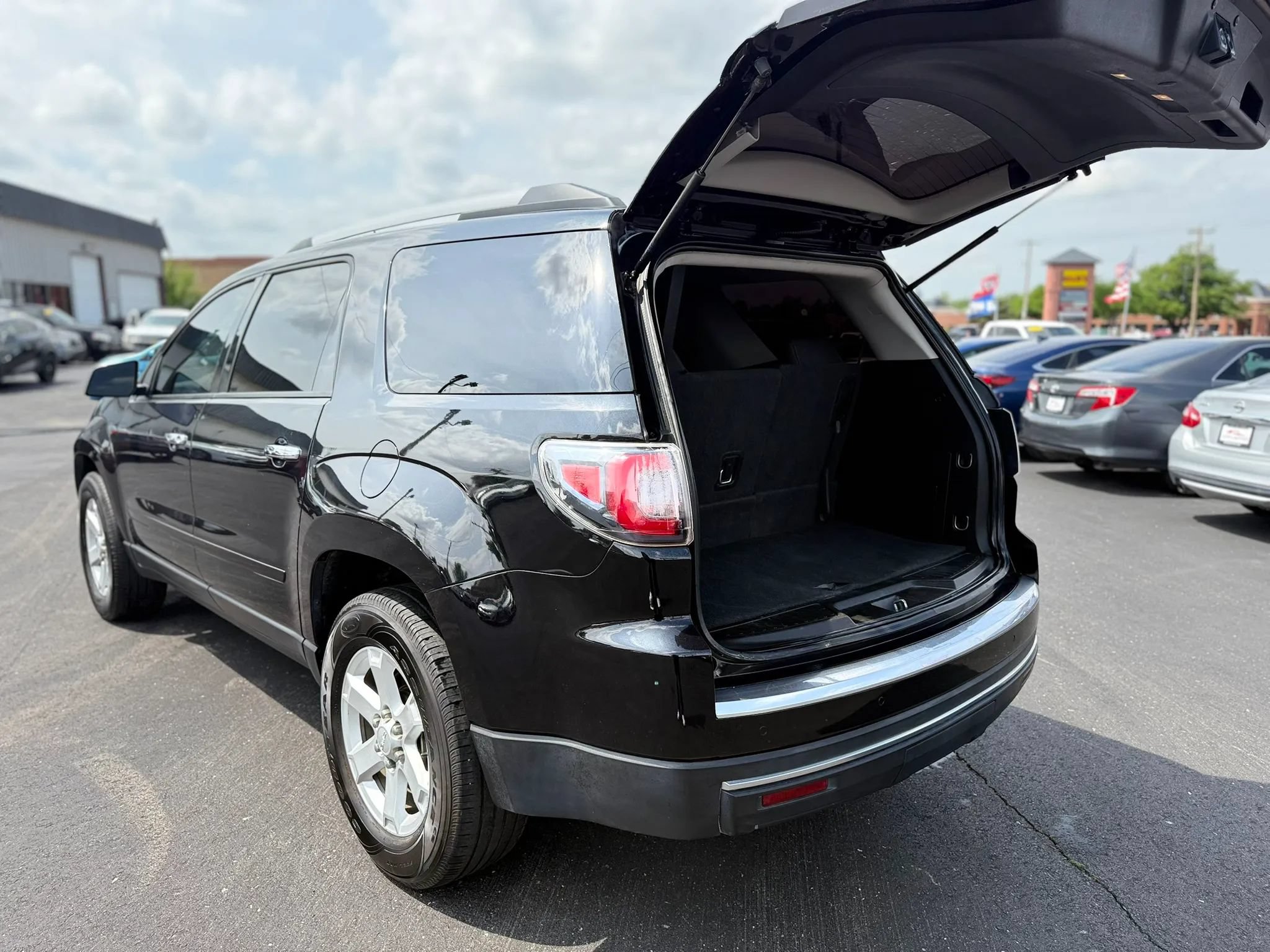 Used 2015 GMC Acadia SLE FWD image 10
