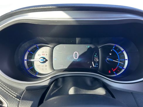 Used 2022 Chrysler Pacifica Touring-L w/ Uconnect Theater Family Group FWD image 20