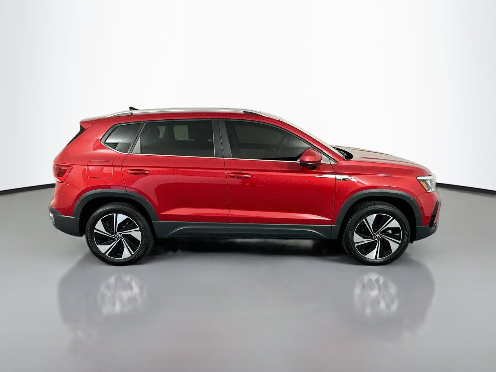 Used 2023 Volkswagen Taos SE w/ Panoramic Sunroof Package AWD/4WD image 8