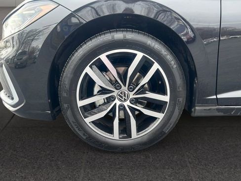 Used 2025 Volkswagen Jetta SE image 6