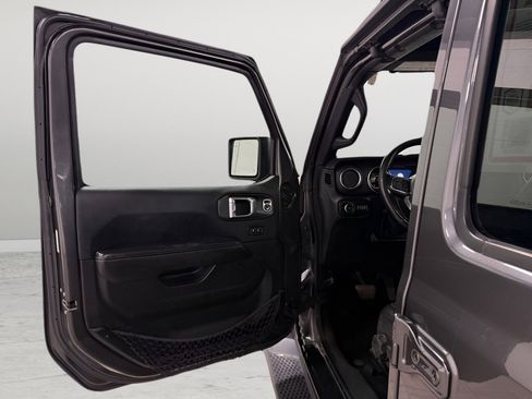 Used 2019 Jeep Wrangler Unlimited Sahara w/ Dual Top Group image 16