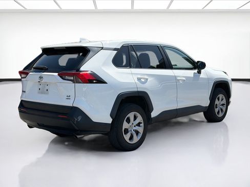 Used 2023 Toyota RAV4 LE AWD/4WD image 4