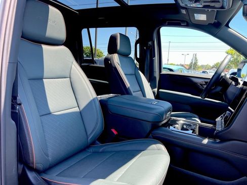 Used 2025 GMC Yukon XL AT4 w/ AT4 Premium Package AWD/4WD image 22