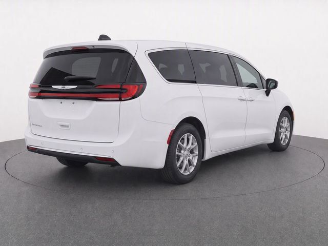 Used 2025 Chrysler Pacifica Select FWD image 6