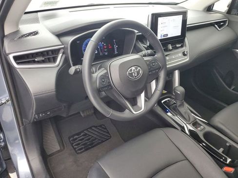 Used 2023 Toyota Corolla Cross XLE w/ Convenience Package FWD image 21