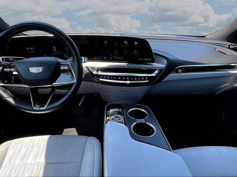 Used 2024 Cadillac Lyriq Luxury RWD image 7