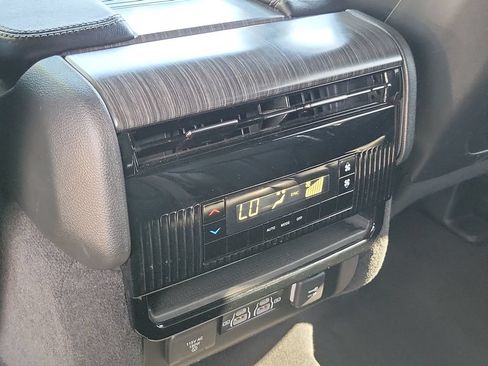 Used 2024 Jeep Wagoneer Series II w/ Flexible Seating Group RWD image 15