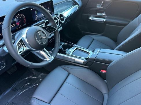 Used 2026 Mercedes-Benz GLB 250 image 4