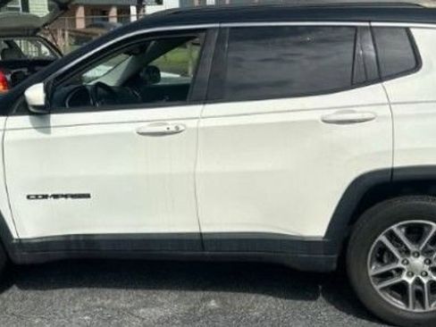 Used 2020 Jeep Compass Latitude AWD/4WD image 2