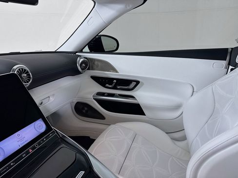 Used 2026 Mercedes-Benz Maybach SL 680 image 25