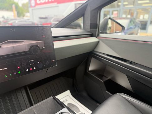 Used 2024 Tesla Cybertruck AWD Crew Cab image 20