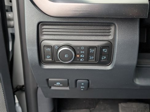 New 2026 Ford F250 Lariat w/ Black Appearance Package image 17