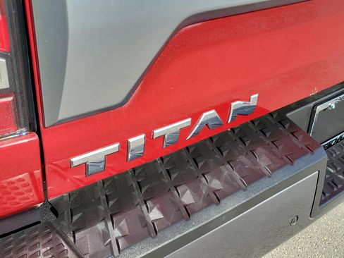 Used 2020 Nissan Titan Platinum Reserve w/ Moonroof Package image 28