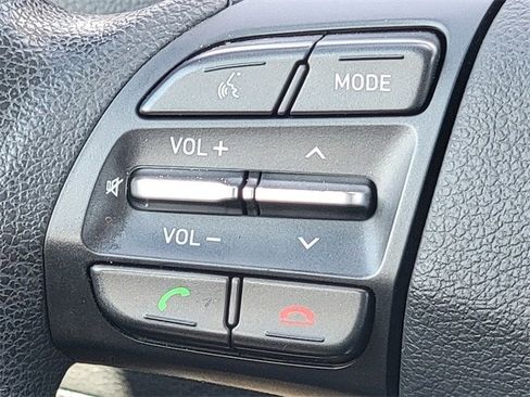 Used 2019 Hyundai Elantra GT image 33