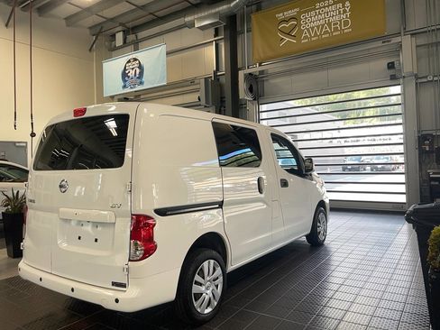 Used 2021 Nissan NV200 SV w/ Sliding Door Glass Package image 16
