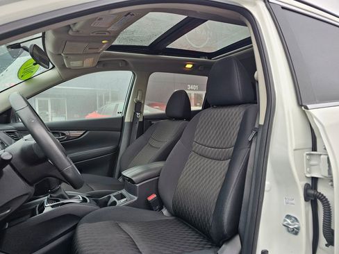 Used 2017 Nissan Rogue SV image 18