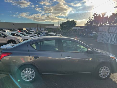 Used 2019 Nissan Versa SV FWD image 7