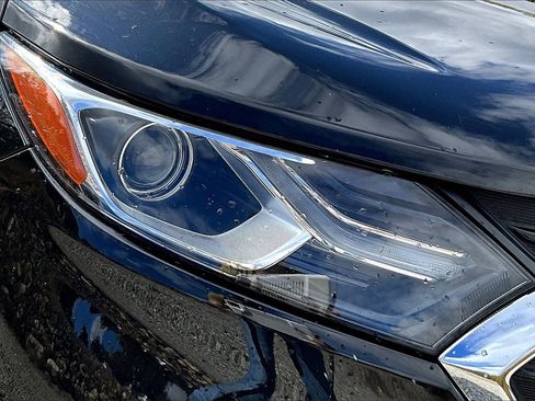 Used 2021 Chevrolet Equinox LT image 22