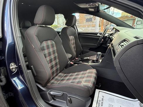 Used 2015 Volkswagen Golf 4-Door image 11