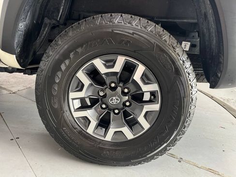 Used 2021 Toyota Tacoma TRD Off-Road AWD/4WD image 15