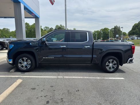 Used 2025 GMC Sierra 1500 SLT image 3